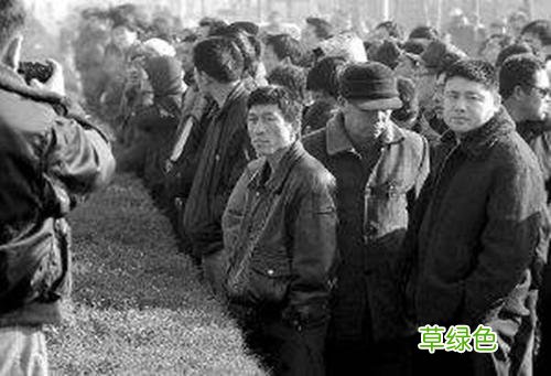 2003年刘涌走下法庭，和亲人道别后被押到殡仪馆，抬进死刑执行车 刘勇名字怎么样