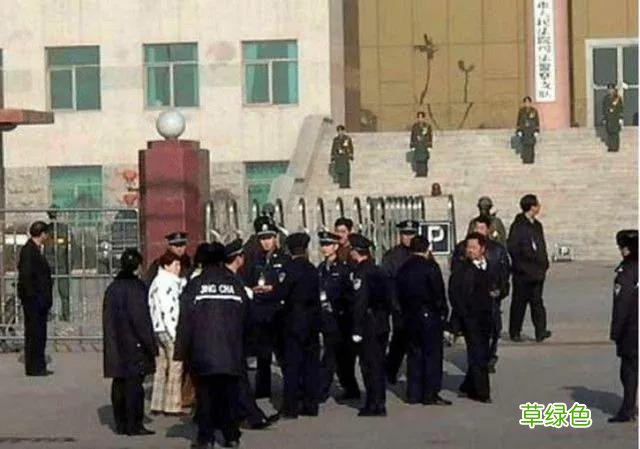 2003年刘涌走下法庭，和亲人道别后被押到殡仪馆，抬进死刑执行车 刘勇名字怎么样