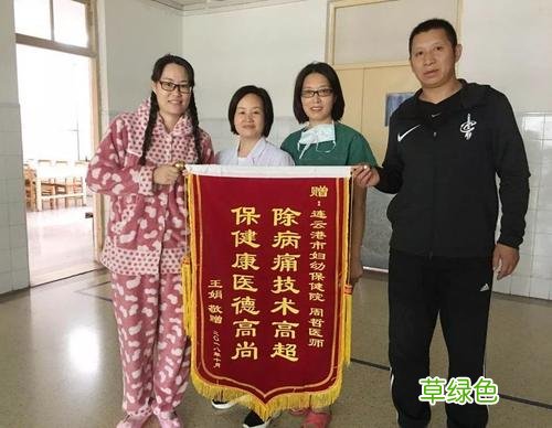 亲爱的医生们谢谢你们的坚持用英语咋说