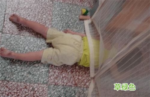 月嫂半夜喂孩子打瞌睡 月嫂打瞌睡孩子掉下床