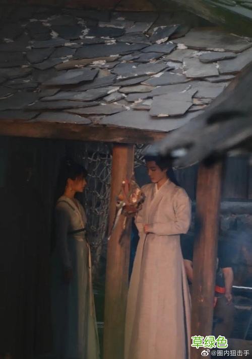 玉骨遥白雪露